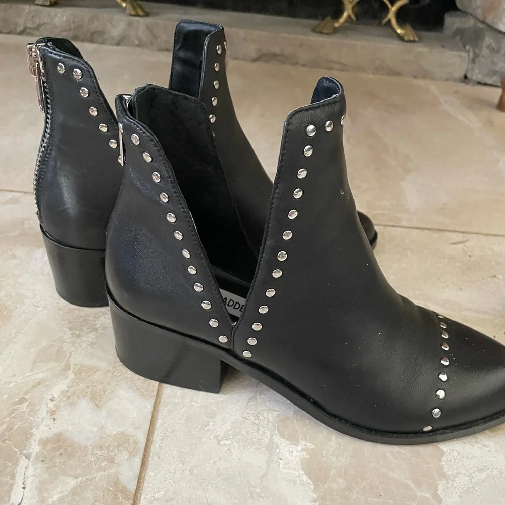 Steve Madden Black Ankle Boots with Silver Studs - Picture 1 of 4